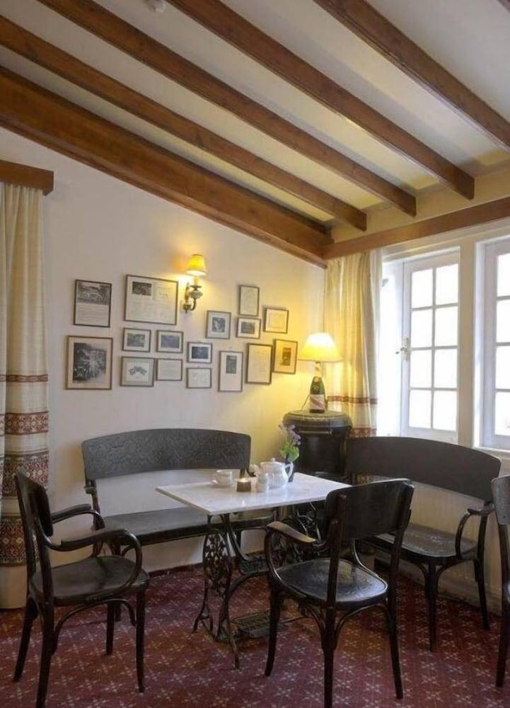 New Helvetia Hotel Платрес Ресторан фото